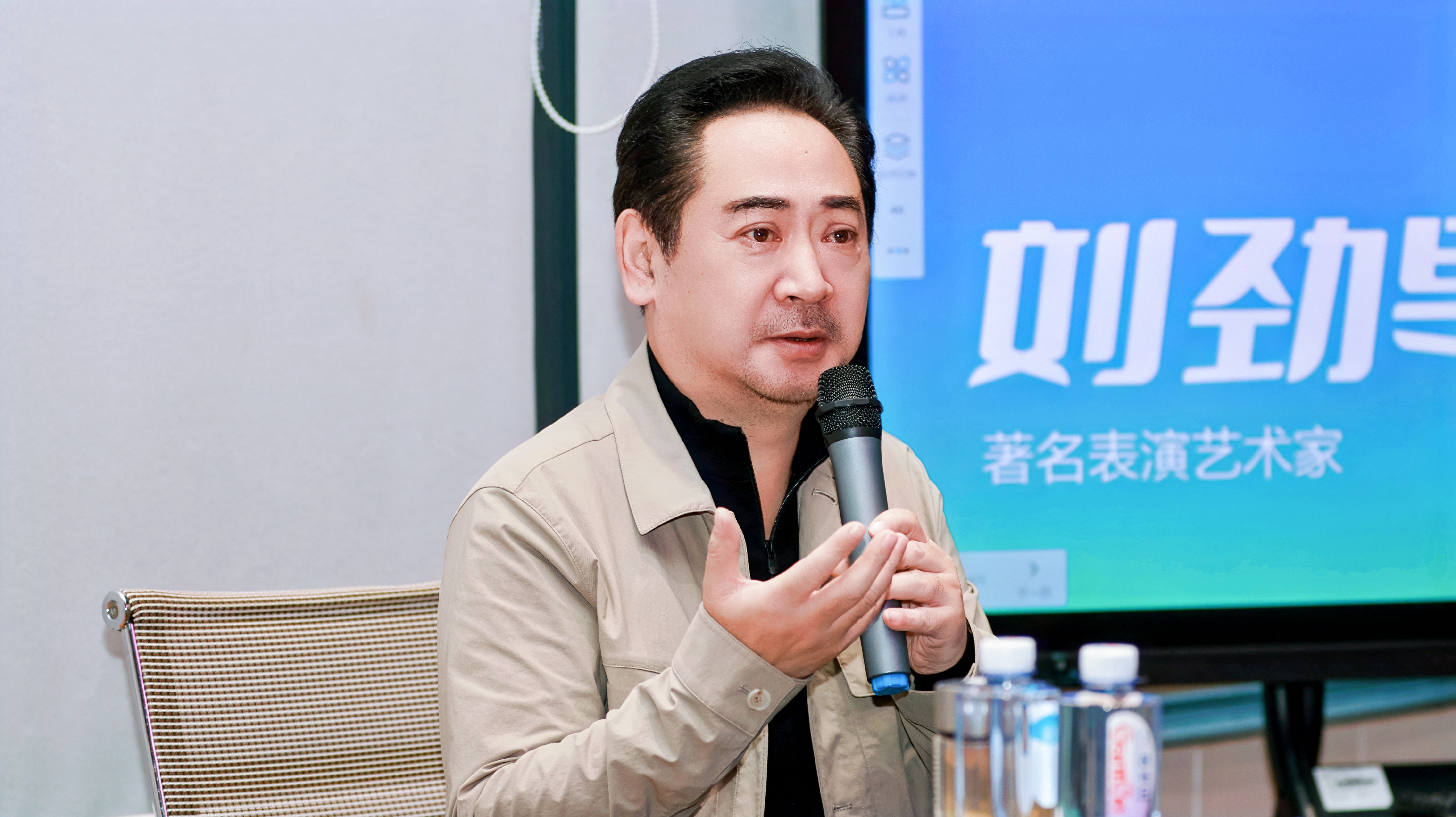 著名表演艺术家、周恩来总理扮演者刘劲老师为影融学子带来“光影思政课”-影视融媒体学院
